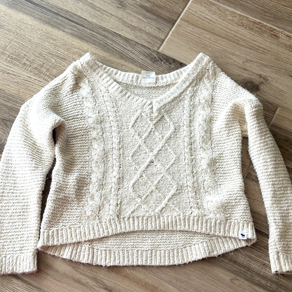 Abercrombie Kids Off-White V-Neck Sweater size 7/8 in excellent condition